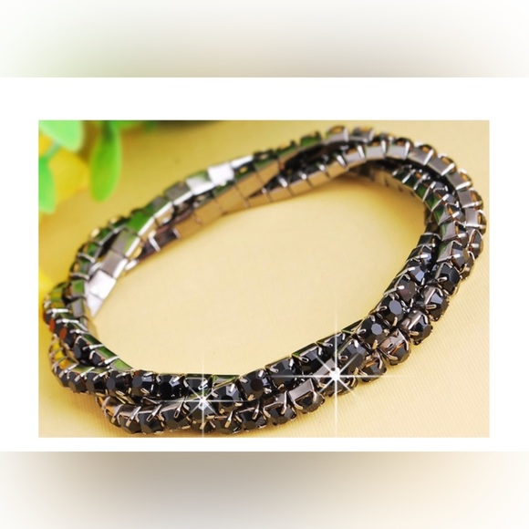 NWT Black crystal 3-row stretch bracelet - Picture 2 of 2